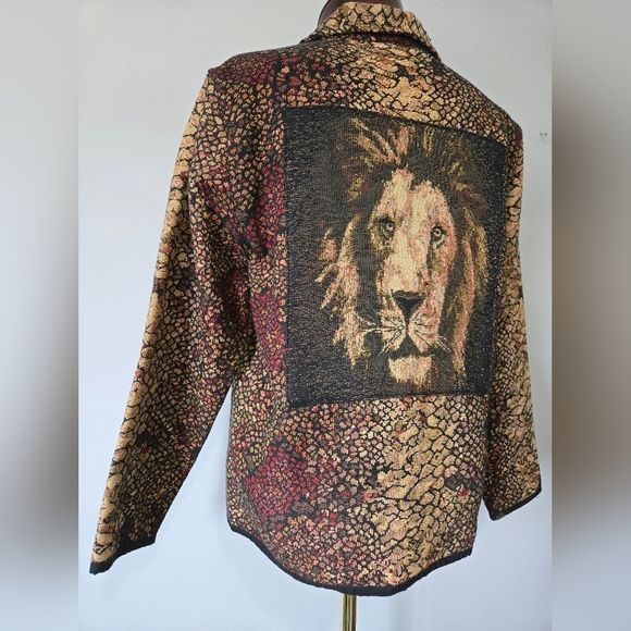 Belessa Lion Print Button-Up Jacket. Size Medium - Picture 7 of 12